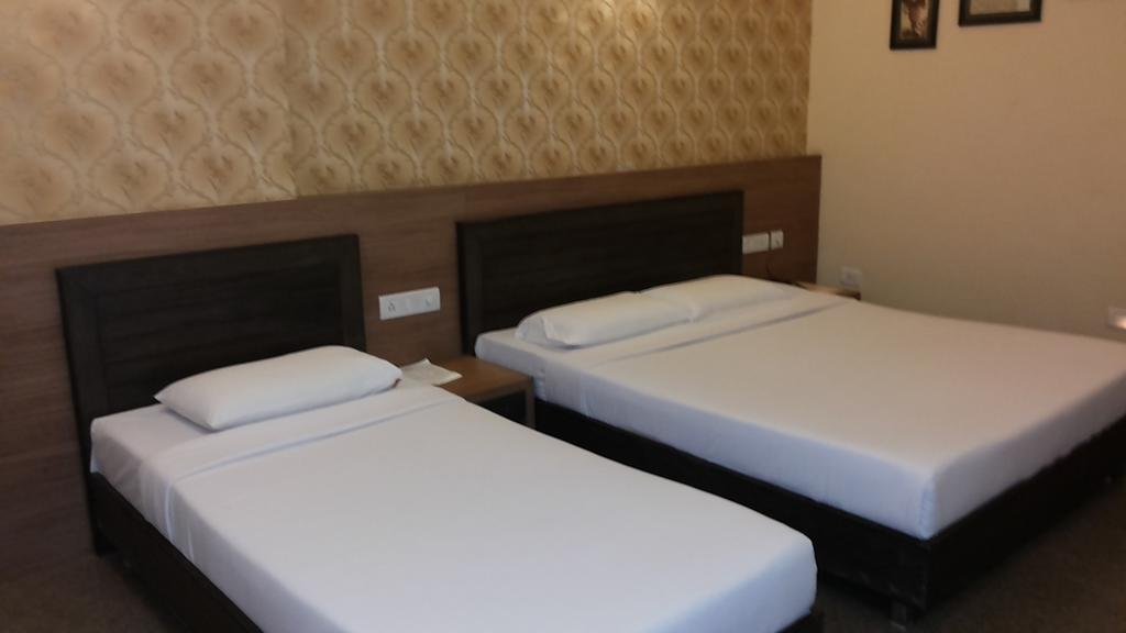 Adyar Ananda Bhavan Residency Hotell Bangalore Rum bild